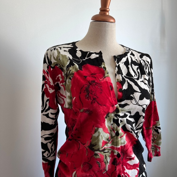 Joseph A - Black , White, Red and Kaki Floral Button Down Cardigan - Picture 3 of 8